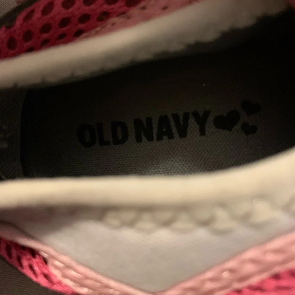 Old Navy 8 toddler water shoe slip on slipper grip beach pool gray pink stretch